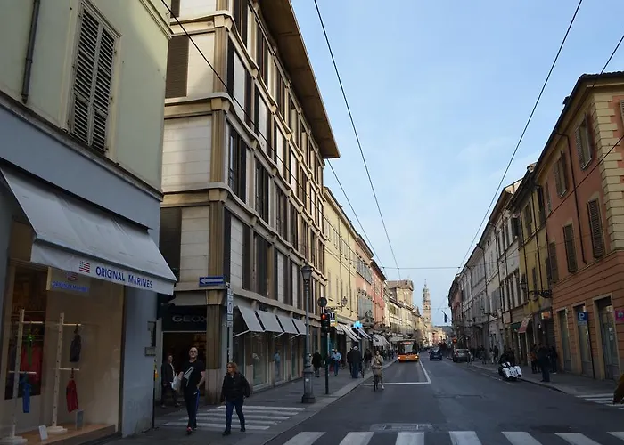 Centre House Daire Parma