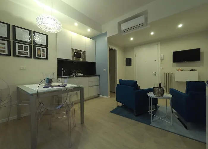 Centre House Daire Parma